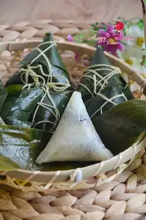 Corn leaves and red dates
