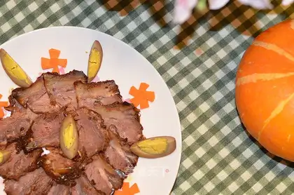 White chef makes halogen beef