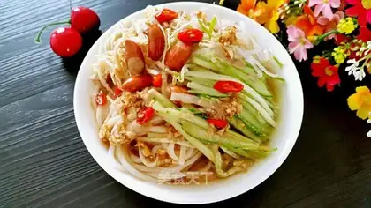 Spicy chicken noodles