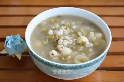 Lotus rice green bean soup