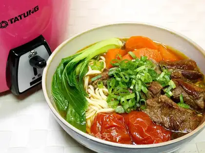 Roasted tomato beef noodles