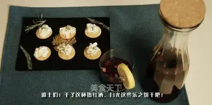 Hot wine with fruit and cheese