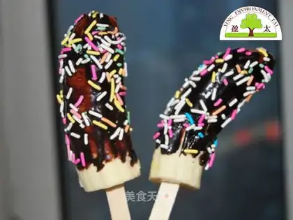 Cracker chocolate banana popsicle