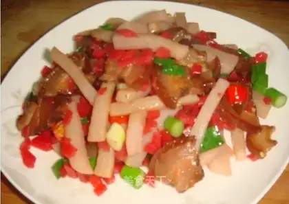 stir-fried pickled vegetables, mushrooms and taro with bacon