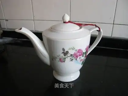 I use a teapot to grow green bean sprouts