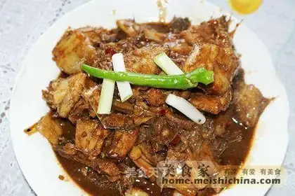 Fisherman braised small fish
