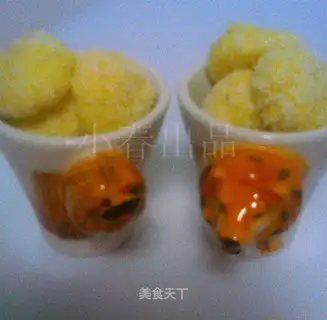 Aromatic shredded coconut balls