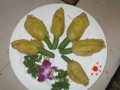 Crispy fried melon flowers
