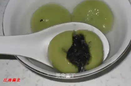 Traditional spinach glutinous rice balls