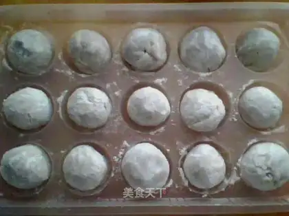 Steamed glutinous rice balls