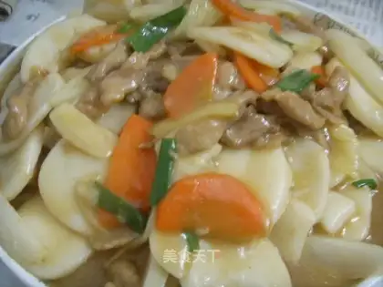 stir-fried rice cake with cabbage and shredded pork