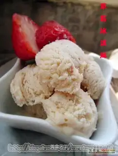 Homemade strawberry ice cream