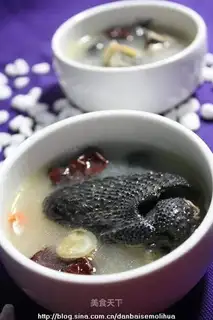 Black chicken stewed with American ginseng