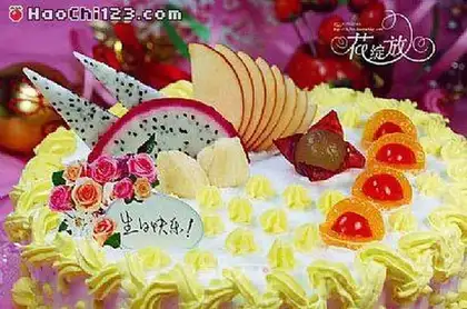 Fruit pattern cake