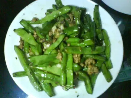 Braised kidney beans with minced pork