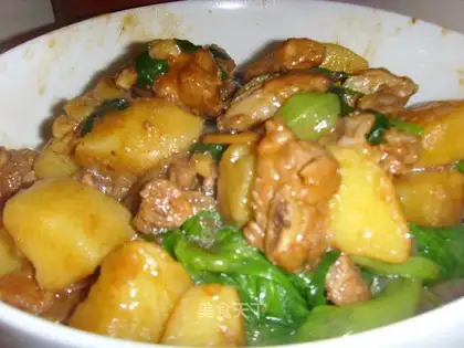 Stewed pork ribs with potatoes