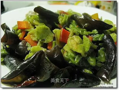 stir-fried fungus with dried lettuce