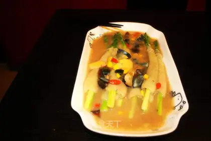 Stewed asparagus with bamboo fungus in soup