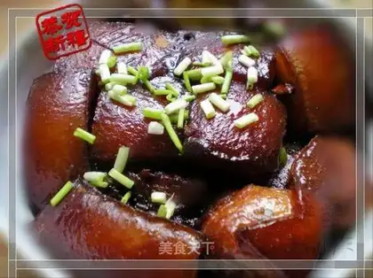 Braised pork with crab and crab