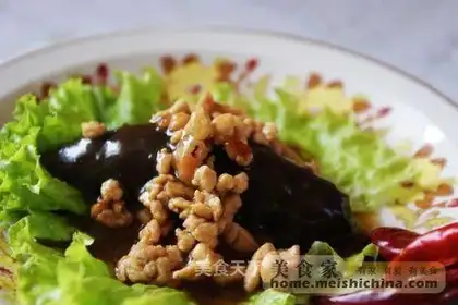 Sea cucumber with minced meat