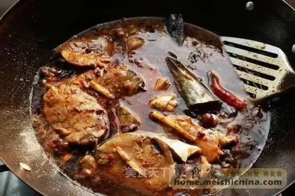 Stewed Spanish mackerel in beer