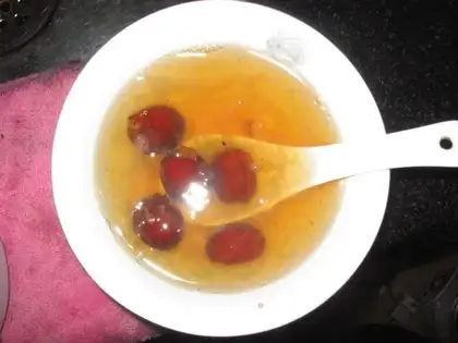 Stewed bird's nest with rock sugar and red dates