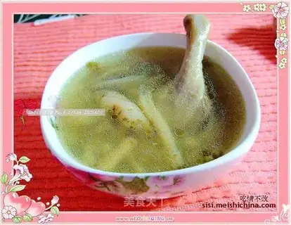 Green bean and coix rice duck soup