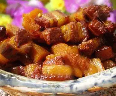 Braised pork with lotus root