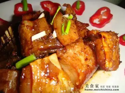 Braised fish with pork belly