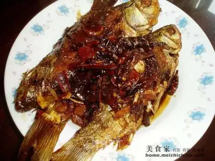 Dried roasted carp