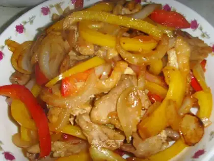 Stir fried pork slices with colorful pepper and onion