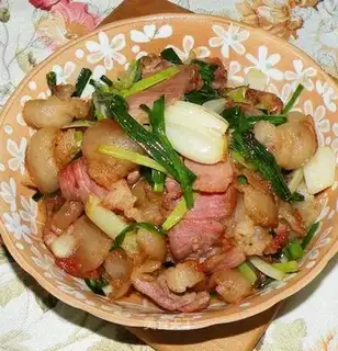 stir-fried Chinese onion with bacon