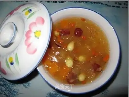 Tremella papaya sweet soup
