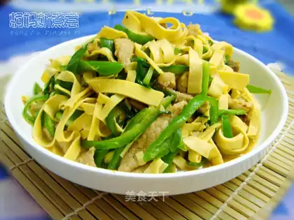 stir-fried pork with green pepper and bean skin
