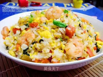 Fried rice with shrimp and egg