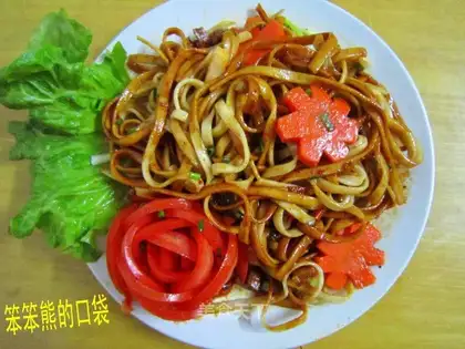 Colorful mixed noodles
