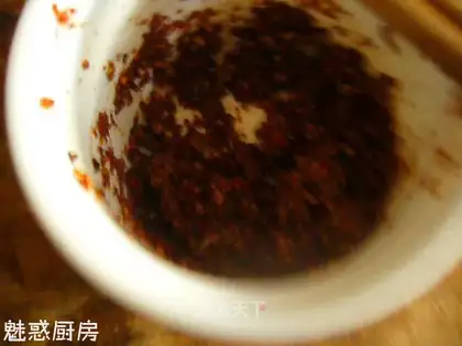 Pour oil on pepper