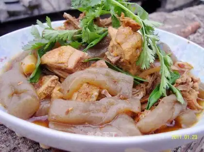 Stewed chicken with konjac
