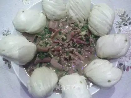 Sea sausage leek lotus leaf cake