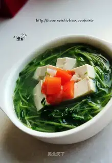 Bean sprouts and white jade soup