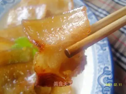 Pan-fried spicy five flowers with salt and pepper