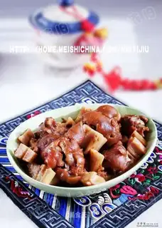 roasted pig's trotters in soy sauce