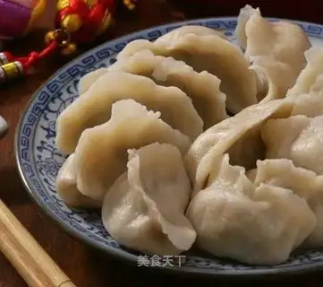 Green vegetables and pork dumplings