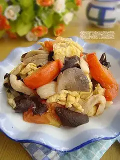 Scrambled eggs with fungus and mushrooms