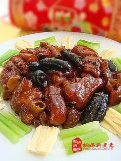 Stewed sea cucumber with pork fingers