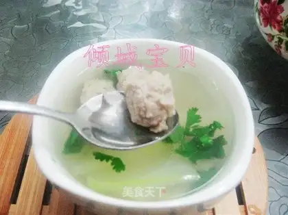Beef meatballs boiled with white gourd