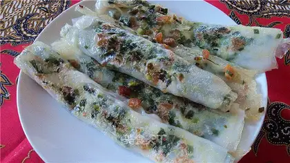Pan-fried leek and shrimp sausage