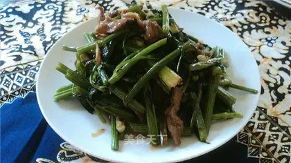 stir-fried celery with leftover meat