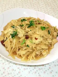 Scrambled eggs with shredded potatoes