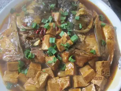 Fried tofu with fish head